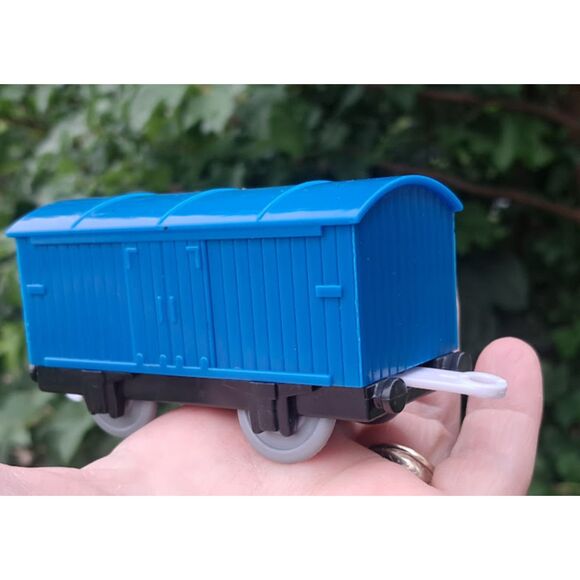 Thomas Track Master Train Car 2009 Blue Mattel Thomas and Friends Blue Fish Car - Picture 3 of 7